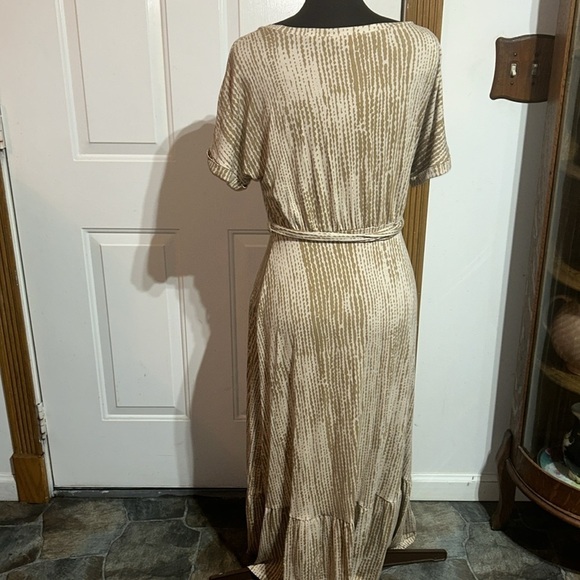 New Directions Tan Cream Short Sleeve Dress w/ Belt Size Large - Picture 4 of 5